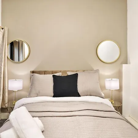 Appartement Stylish 2Br Luxury Retreat With 65