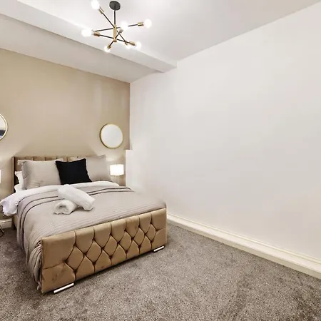 Appartement Stylish 2Br Luxury Retreat With 65