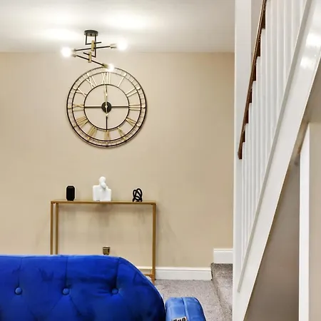 Appartement Stylish 2Br Luxury Retreat With 65